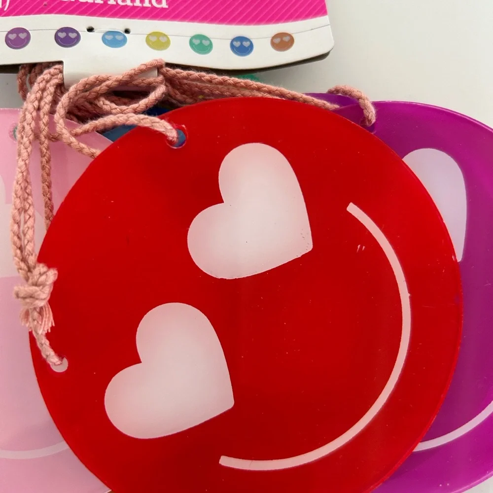 Valentine's Day Smiley Face Garland by Celebrate It NWT